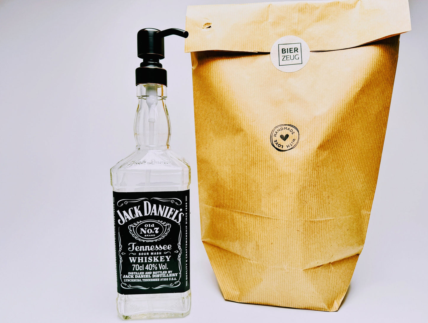 Seifenspender aus Whisky-Flaschen - Nachfüllbarer Pumpspender für Seife, Lotion oder Bartöl - 500-700 ml - Jack Daniels