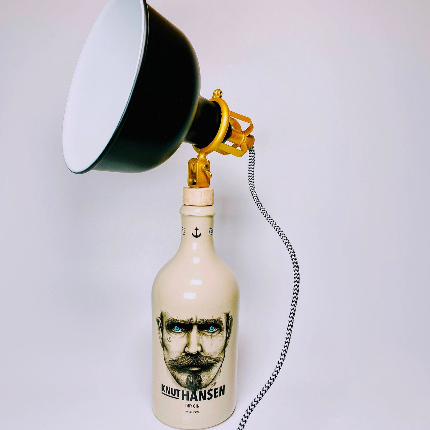 Knut Hansen Gin Vintage-Lampe | Handgemachte nachhaltige Tischlampe aus Knut Hansen Gin | Einzigartige Geschenkidee | Deko-Licht | Upcycling