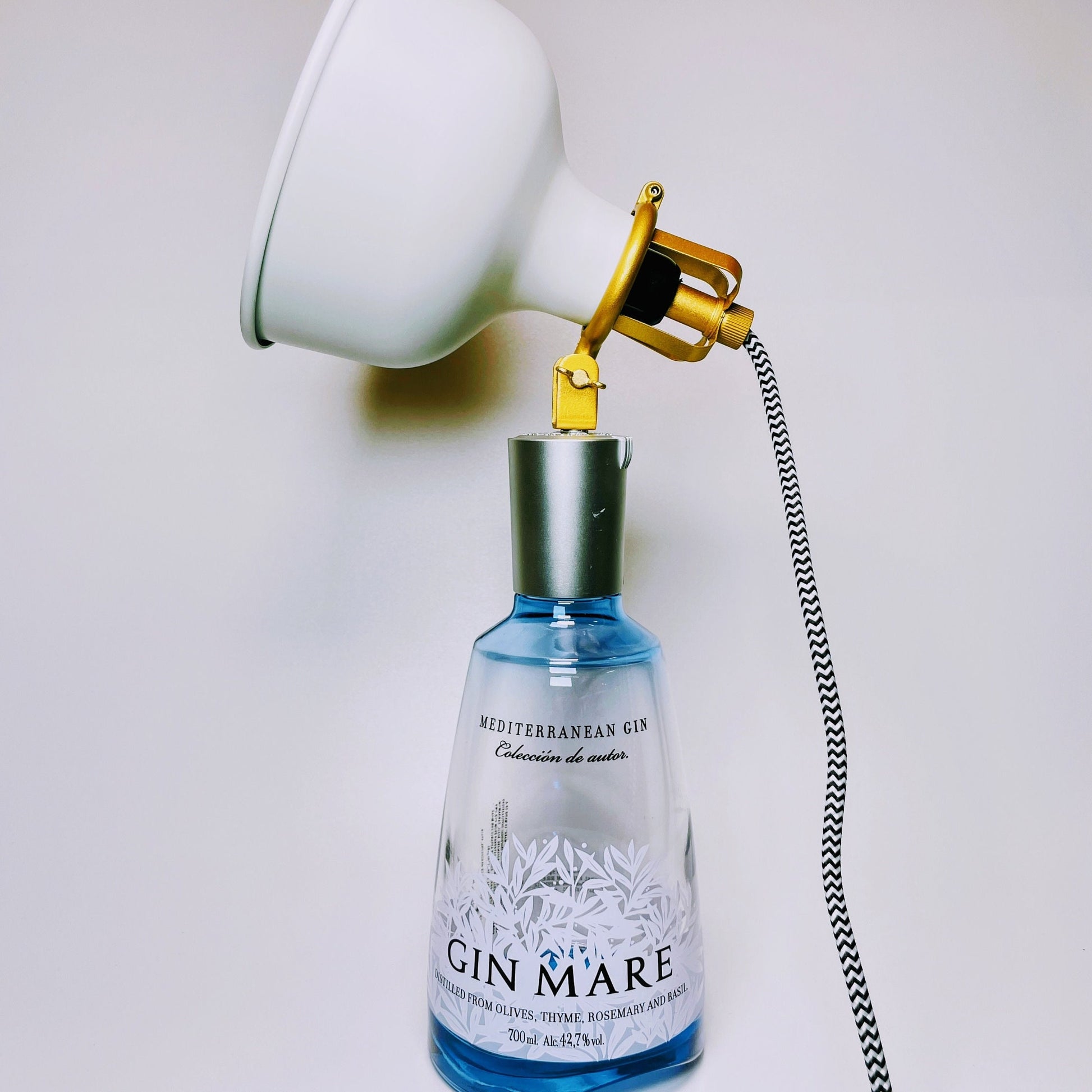 Gin Mare Vintage-Lampe | Handgemachte nachhaltige Tischlampe aus Gin Mare | Einzigartige Geschenkidee | Deko-Licht | Upcycling Leuchte