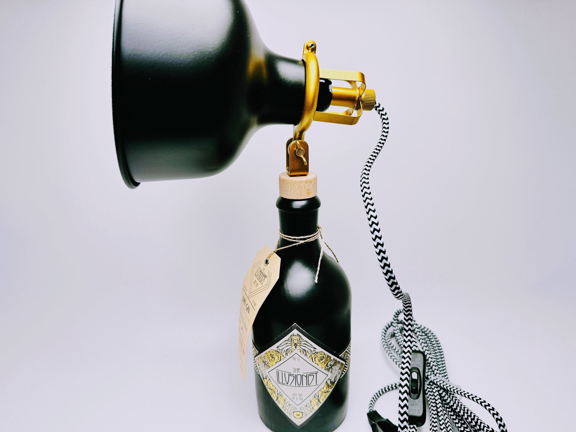 Illusionist Gin Vintage-Lampe - Handgemachte nachhaltige Tischlampe aus Illusionist Gin | Einzigartige Geschenkidee | Deko-Licht | Upcycling