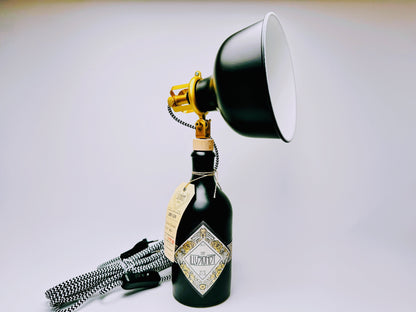 Illusionist Gin Vintage-Lampe - Handgemachte nachhaltige Tischlampe aus Illusionist Gin | Einzigartige Geschenkidee | Deko-Licht | Upcycling