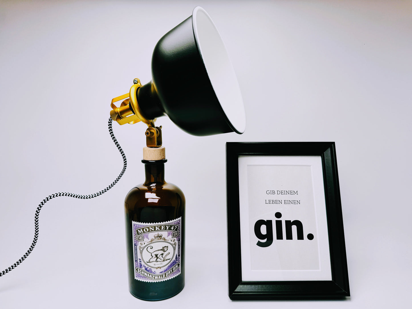 Monkey47 Gin Vintage-Lampe | Handgemachte nachhaltige Tischlampe aus Monkey 47 Gin | Einzigartige Geschenkidee | Deko-Licht | Upcycling